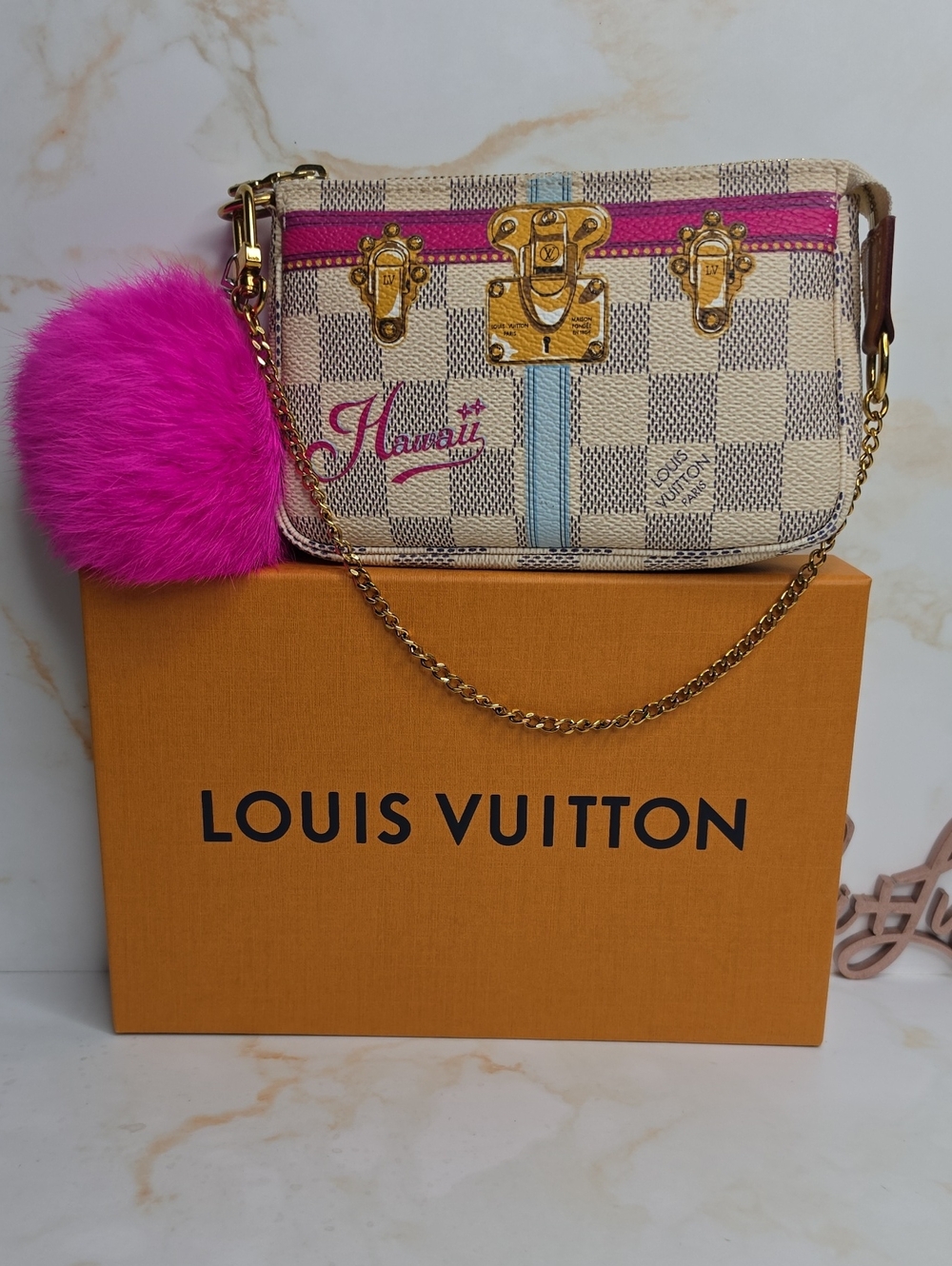 Louis Vuitton Damier Azur 2018 trunk pochette Hawaii, limited edition, Rare